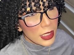 Девушка сделала праздничный минет и получила сперму в рот